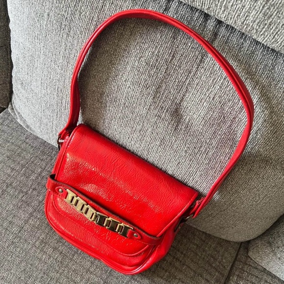 💋Vintage Red Purse w Gold Hardware & Shoulder Strap - Picture 10 of 10